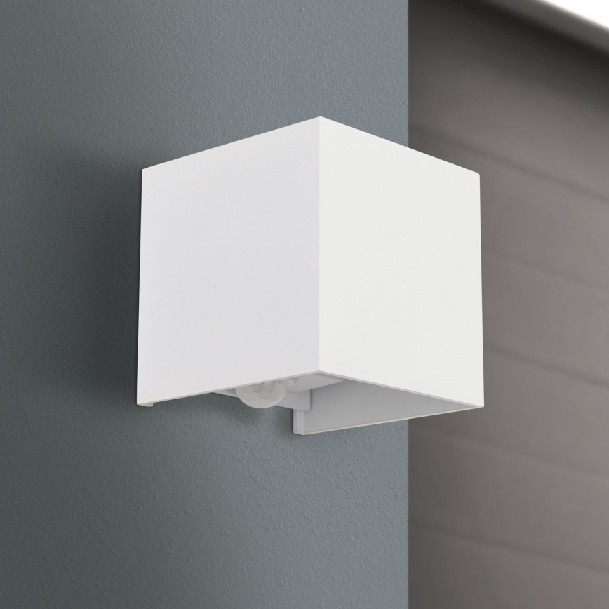 LED Udendørs væglampe m. bevægelses- og skumringssensor CUBE-S LED/13W/230V IP54 hvid