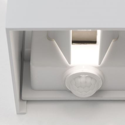 LED Udendørs væglampe m. bevægelses- og skumringssensor CUBE-S LED/13W/230V IP54 hvid