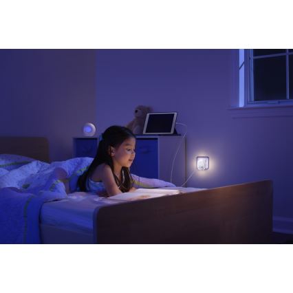 Osram - LED-natlampe til stikkontakt med sensor og USB LUNETTA LED/12,5W/230V hvid
