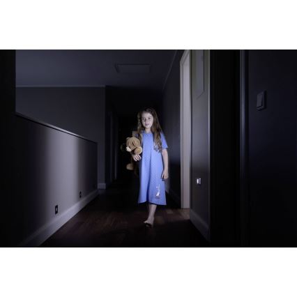 Osram - LED-orienteringslampe med sensor NIGHTLUX LED/0,3W/3xAAA IP54 sølvfarvet