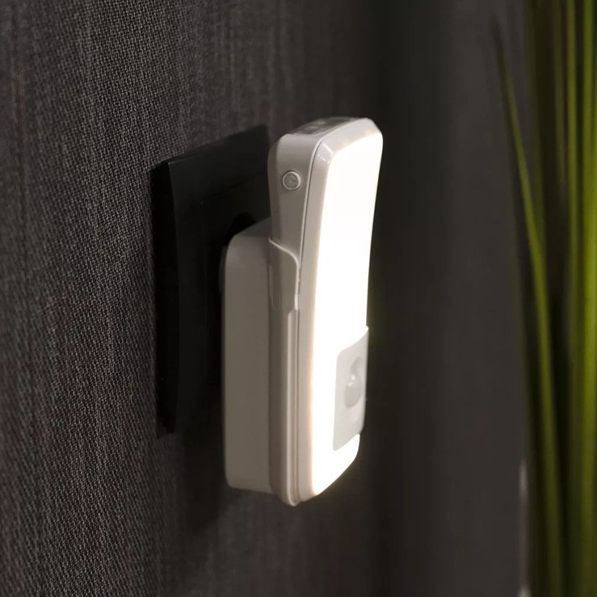 Osram - LED orienteringslampe til stikkontakt med sensor LUNETTA LED/2W/230V