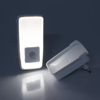 Osram - LED orienteringslampe til stikkontakt med sensor LUNETTA LED/2W/230V