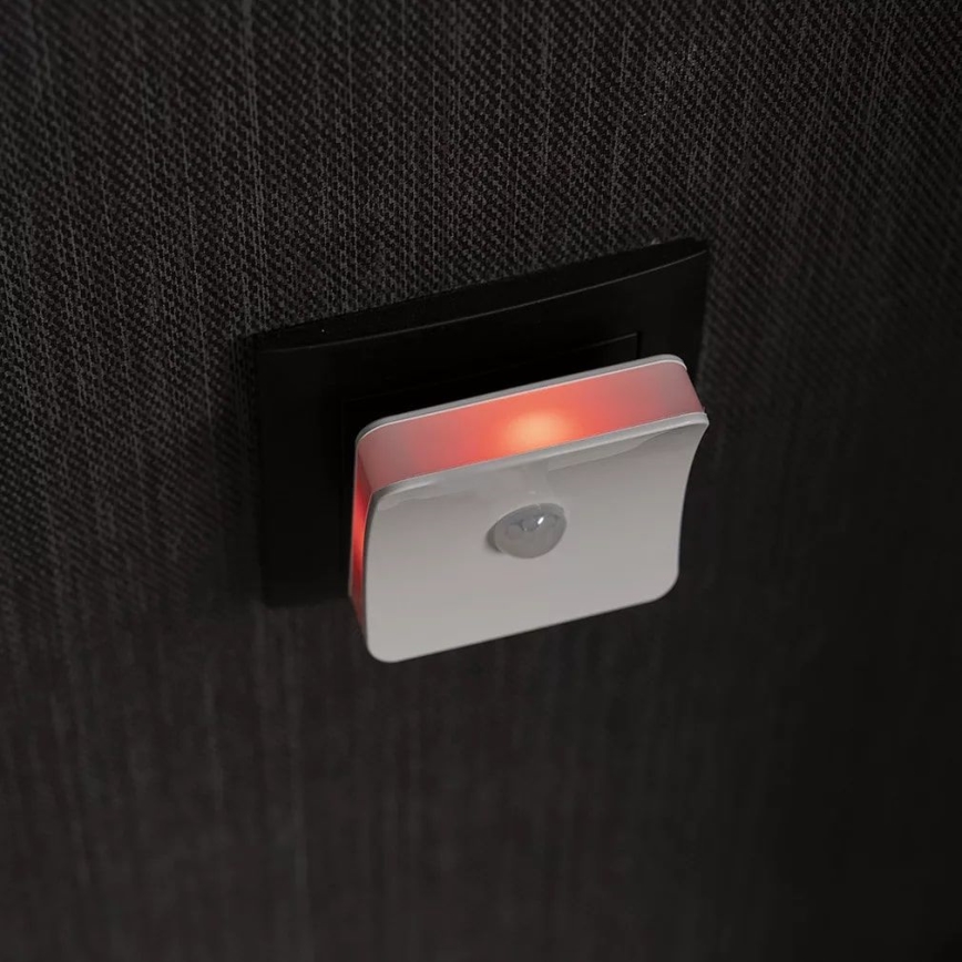 Osram - LED RGB orienteringslampe til stikkontakt med sensor LUNETTA LED/0,3W/230V