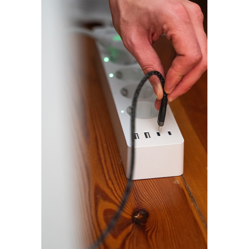 Osram - SMART+ forlængerledning med 4 stikkontakter (type F) + 2x USB-A + 2x USB-C, Wi-Fi