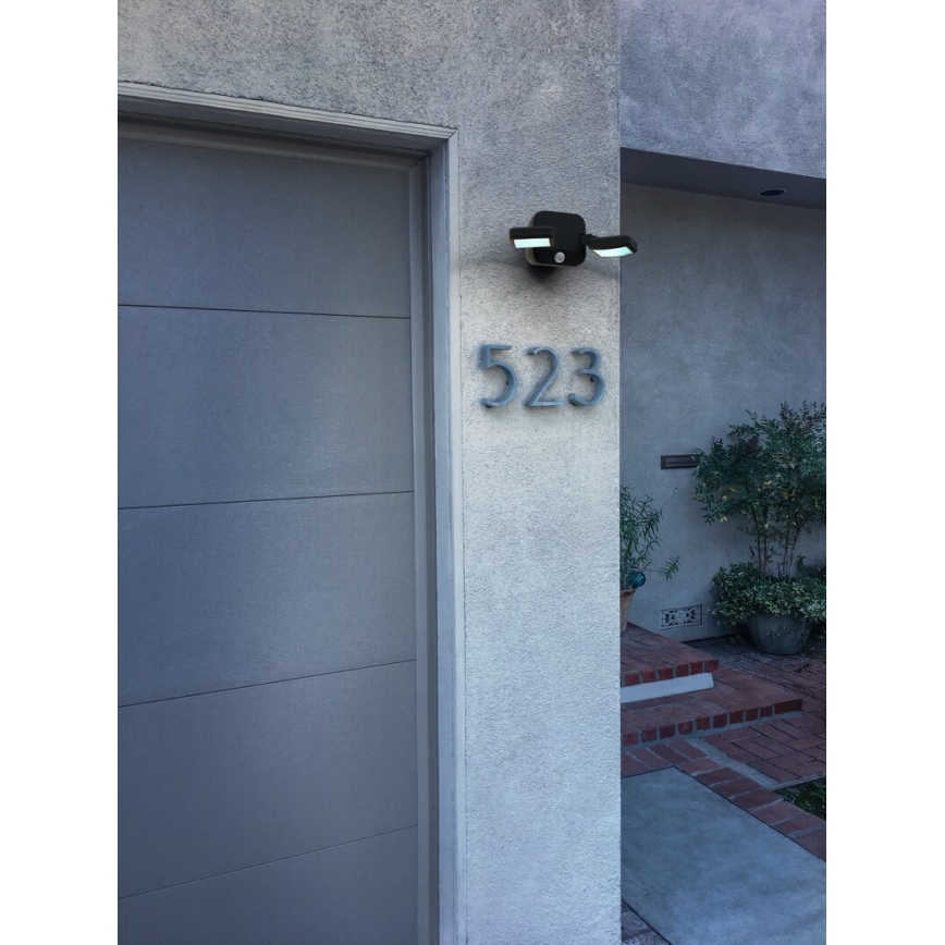 Osram - Udendørs vægmonteret LED-projektør med sensor BATTERY 2xLED/5W/4xD IP54