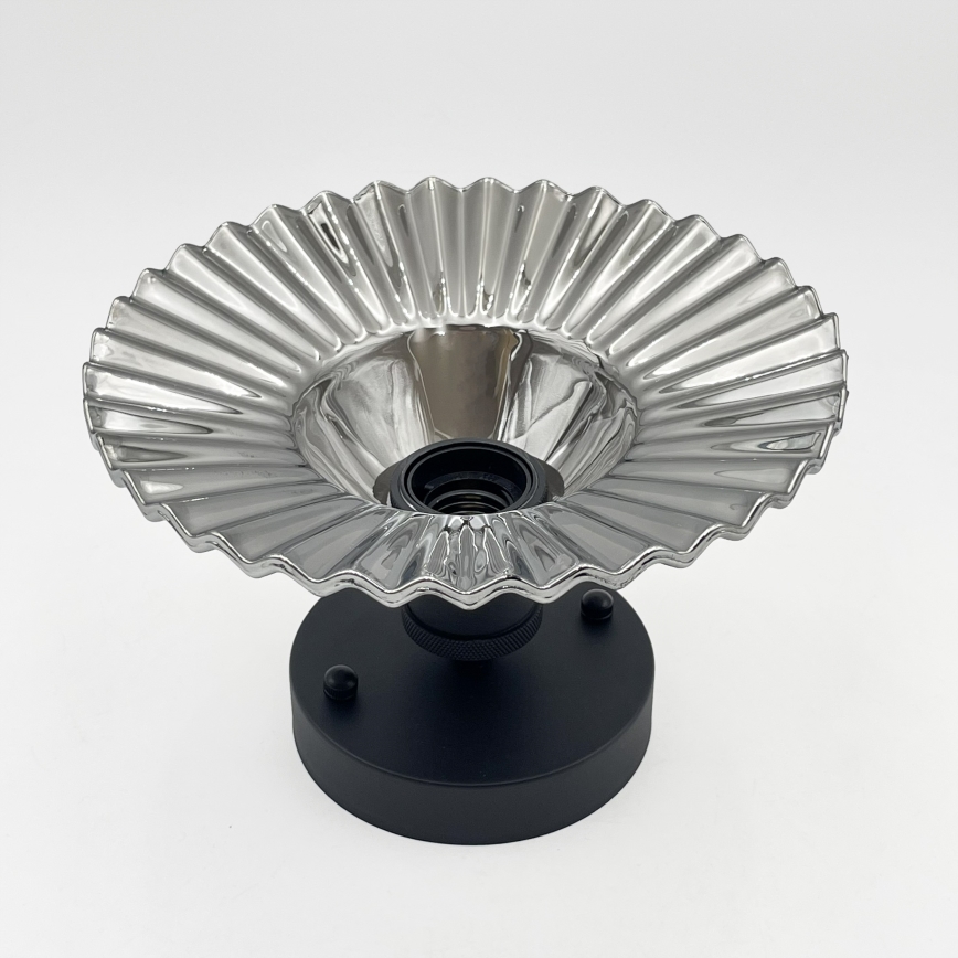 Overflademonteret loftlampe TRISH 1xE27/15W/230V sort/røget sort