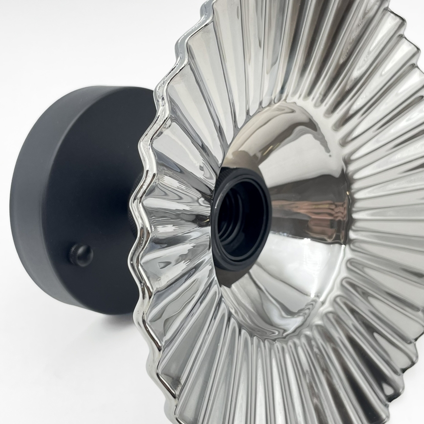 Overflademonteret loftlampe TRISH 1xE27/15W/230V sort/røget sort