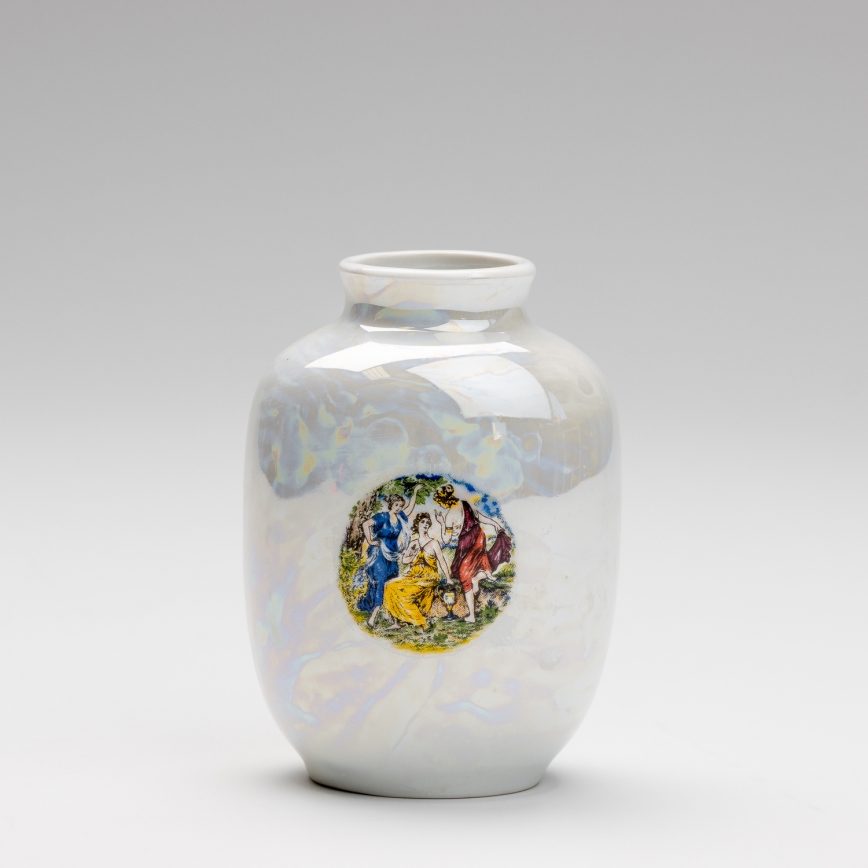 Porcelæn vase 12,5x9 cm perleagtig hvid mønster