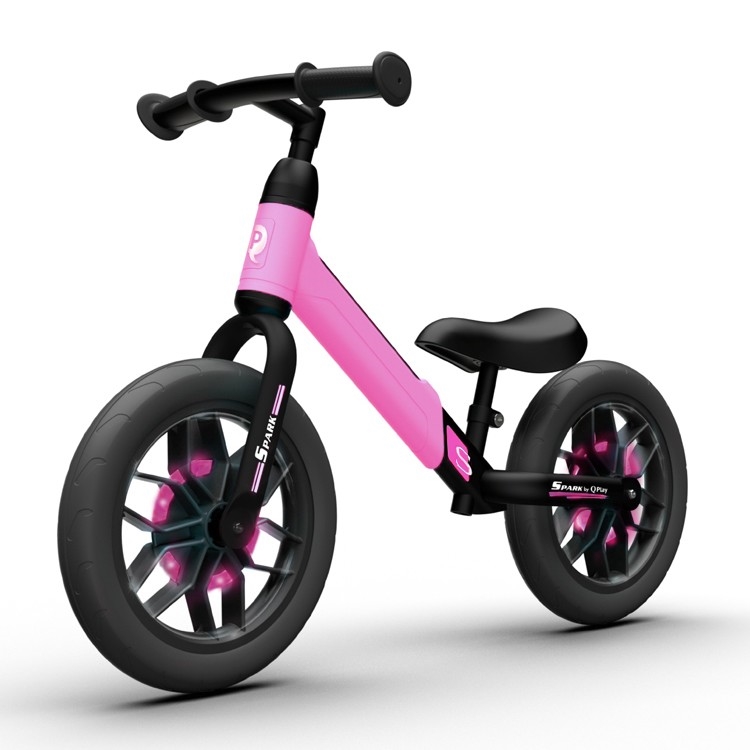 QPlay - Løbecykel med LED-lys på hjul SPARK lyserød