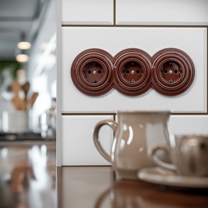 Reblig - Tredobbelt retrostikkontakt til hjemmet med SCHUKO-ramme, 230 V, brun