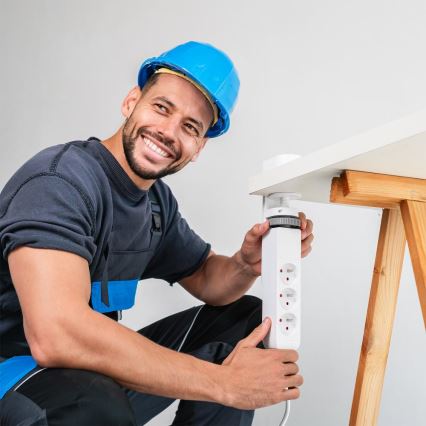 Forlængerledning med bordklemme, 3 udtag, Type E + 2x USB-A + 1x USB-C, 1,5 m, hvid