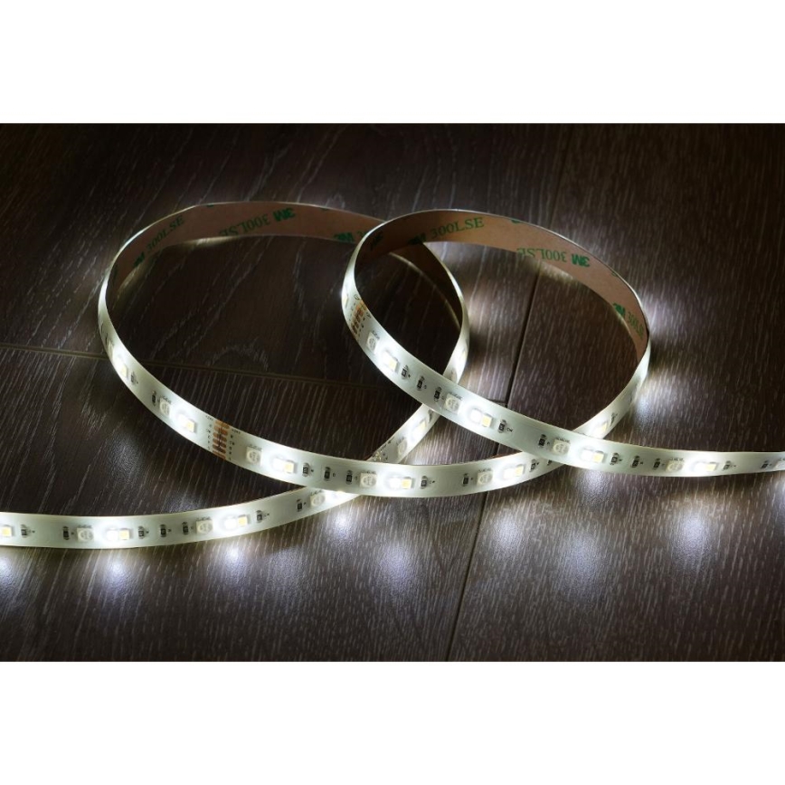 Smart LED strip m. RGBW-farver dæmpbar 5 m LED/230V 2700-6500K Wi-Fi Tuya + fjernbetjening