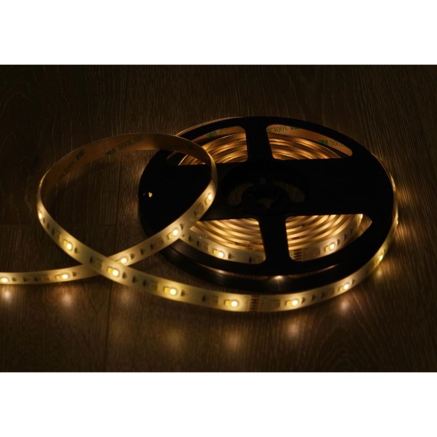 Smart LED strip m. RGBW-farver dæmpbar 5 m LED/230V 2700-6500K Wi-Fi Tuya + fjernbetjening