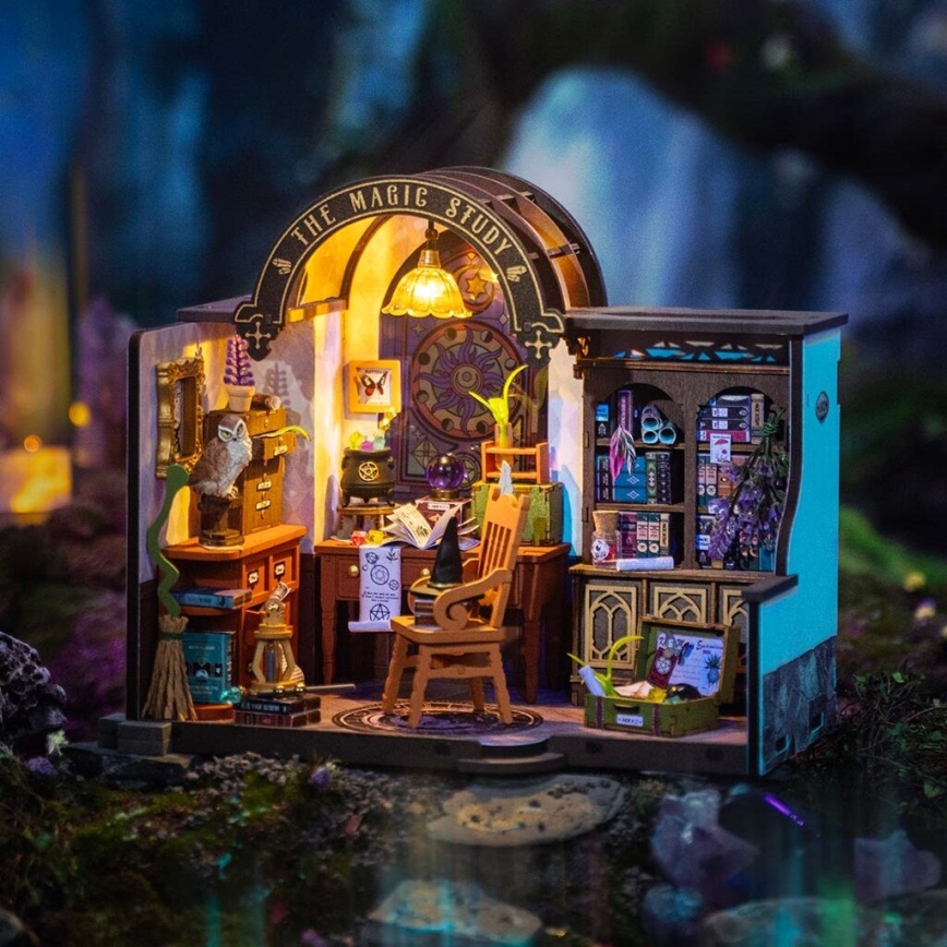 RoboTime - Miniaturehus Troldmands Kontor 2xAAA