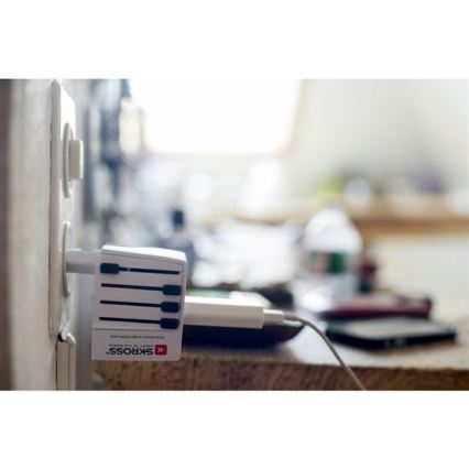 MUV rejseadapter med AC-stik og USB-A/USB-C, 15W