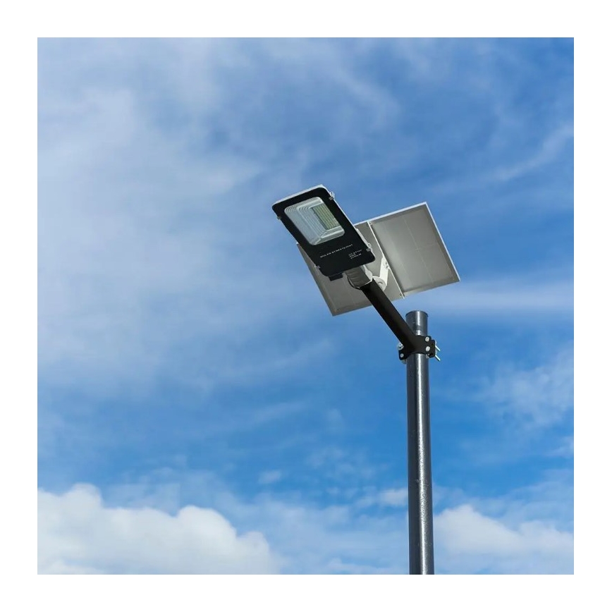 Soldrevet LED gadelampe dæmpbar LED/50W/6,4V 4000K IP65 + fjernbetjening