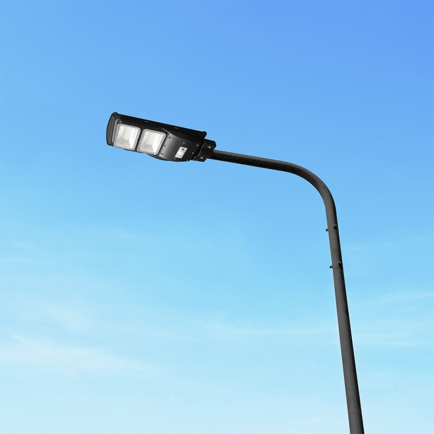 Soldrevet LED gadelampe m. bevægelses- og skumringssensor dæmpbar LED/8W/3,2V 6000K IP65 9000 mAh sort + fjernbetjening