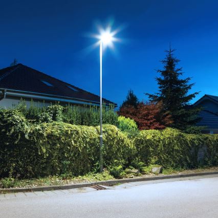 Soldrevet LED gadelampe m. sensor dæmpbar KERS LED/300W/3,2V 6500K 8000 mAh IP65 grå + fjernbetjening