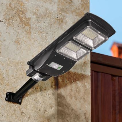 Soldrevet LED gadelampe med sensor STREET 2xLED/6W/3,2V 12000 mAh IP65 + fjernbetjening