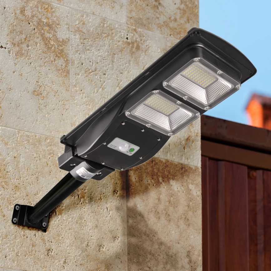 Soldrevet LED gadelampe med sensor STREET 2xLED/6W/3,2V 12000 mAh IP65 + fjernbetjening