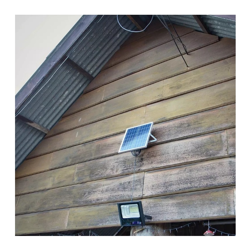 Soldrevet LED projektør dæmpbar LED/16W/3,2V 4000K IP65 10000 mAh + fjernbetjening