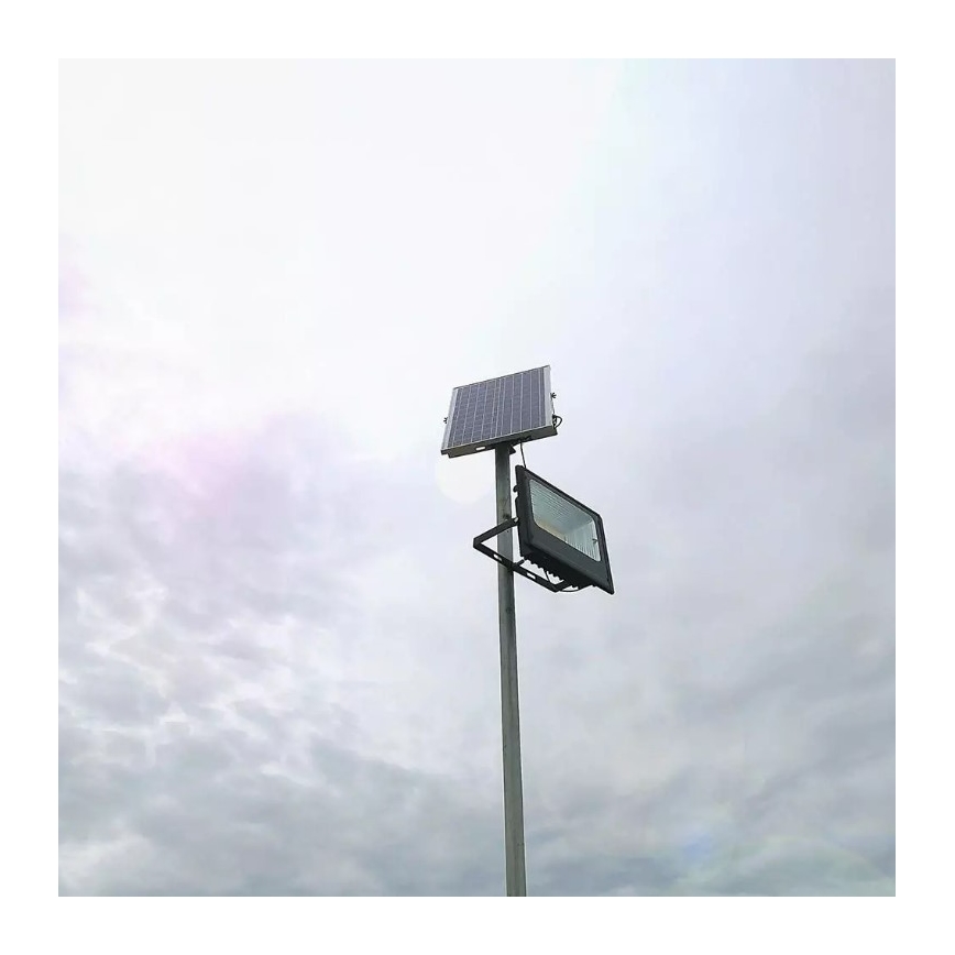 Soldrevet LED projektør dæmpbar LED/16W/3,2V 4000K IP65 10000 mAh + fjernbetjening