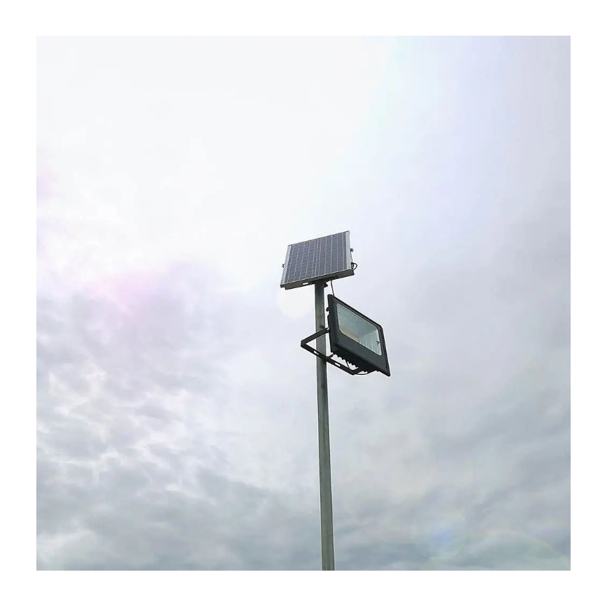 Soldrevet LED projektør dæmpbar LED/20W/6,4V 4000K IP65 10000 mAh + fjernbetjening