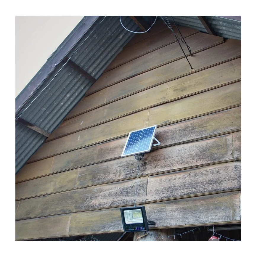 Soldrevet LED projektør dæmpbar LED/20W/6,4V 4000K IP65 10000 mAh + fjernbetjening