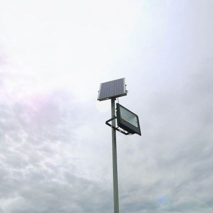 Soldrevet LED projektør LED/40W/10V IP65 6000K + fjernbetjening