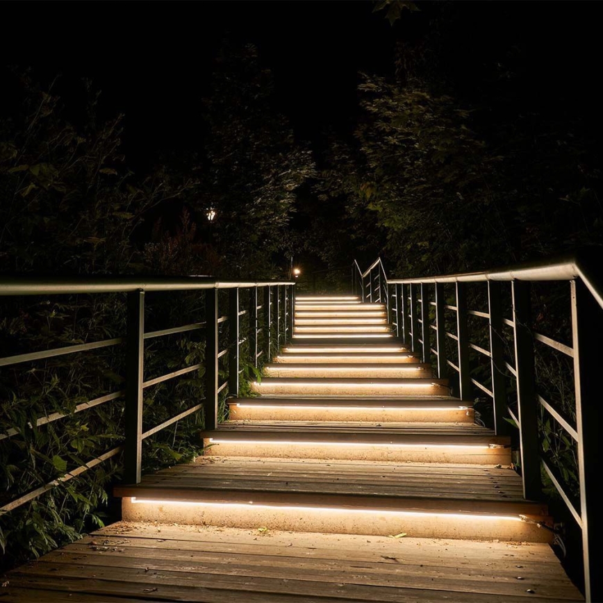 Soldrevet LED strip dæmpbar LED/1,2W/3,7V 3000K IP67 1500 mAh 5 m + fjernbetjening