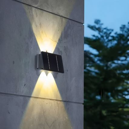 Soldrevet LED væglampe 4xLED/1,5W/3,7V 1500 mAh IP54 sort