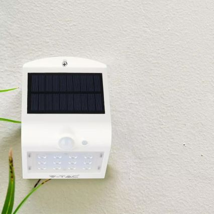 Soldrevet LED væglampe med sensor LED/1.5W/3,7V IP65 1200 mAh