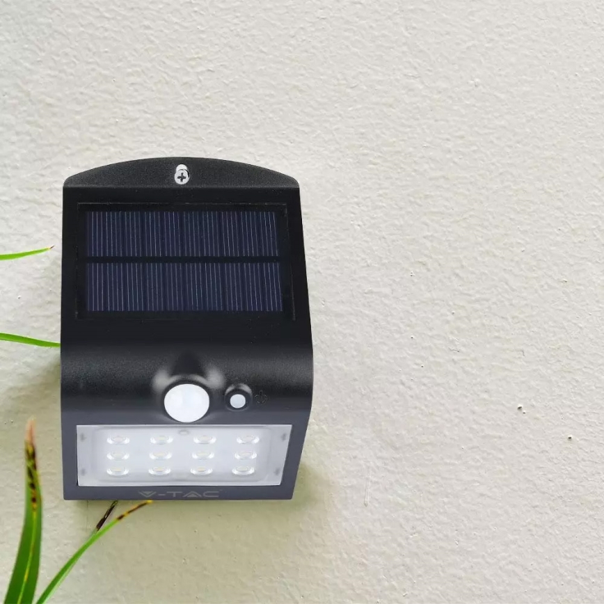 Soldrevet LED væglampe med sensor LED/1.5W/3,7V IP65