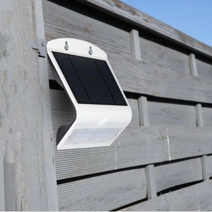 Soldrevet LED væglampe med sensor LED/3W/3,7V 3000/4000K IP65 2000 mAh hvid