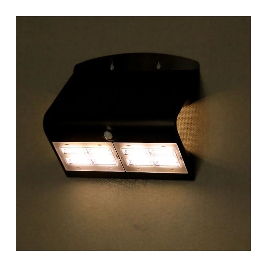 Soldrevet LED væglampe med sensor LED/7W/3,7V 4000K IP65 sort