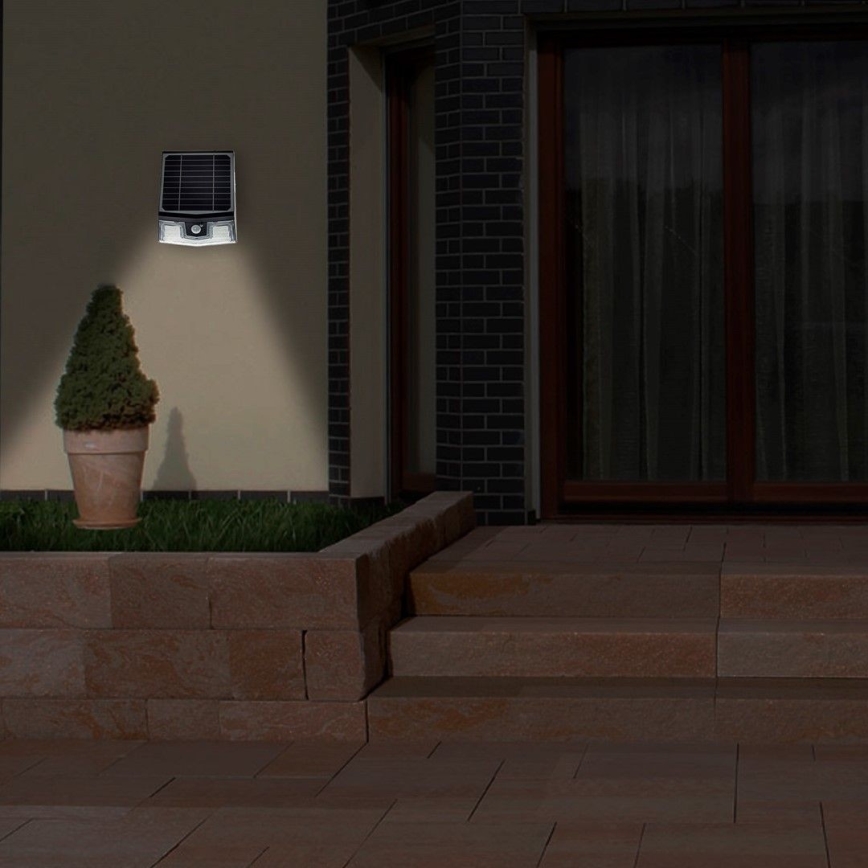 Soldrevet LED væglampe med bevægelses- og skumringssensor TRANSFORMER LED/7W/3,7V IP65 + fjernbetjening