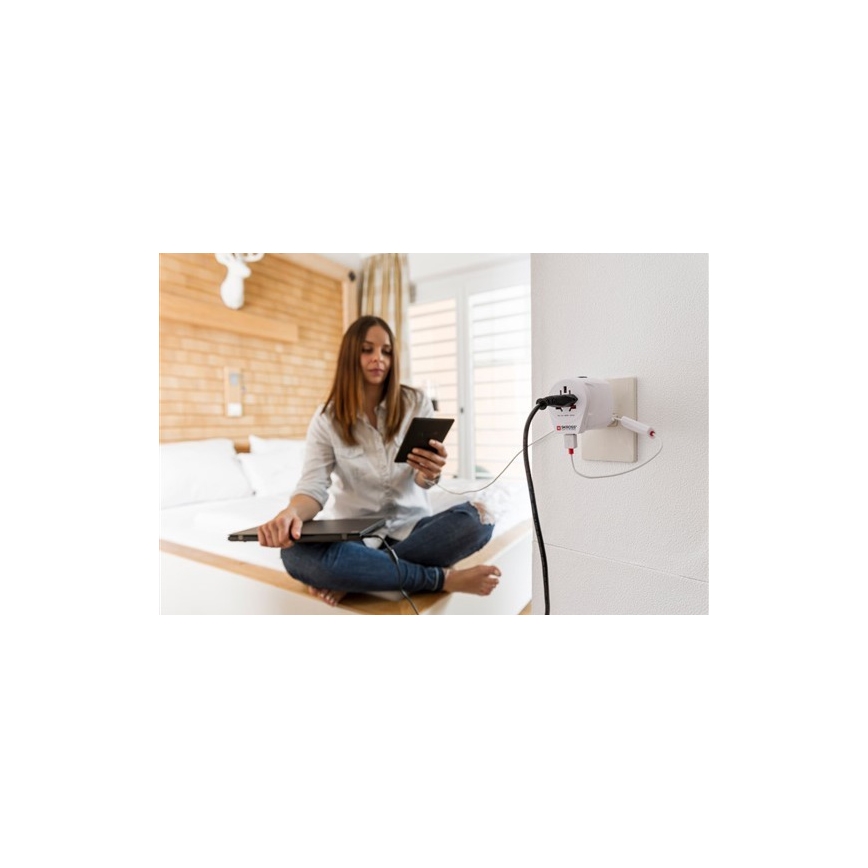 Universel rejseadapter til hele verden 230V + USB-port
