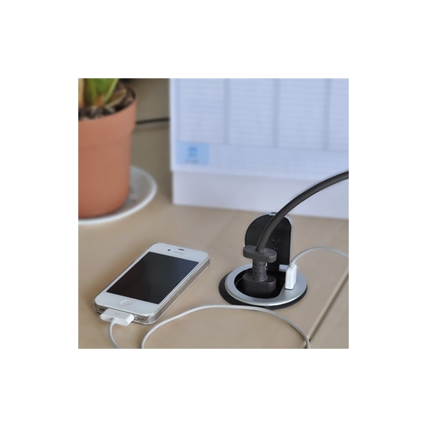 Stikkontakt med USB og låg 230V