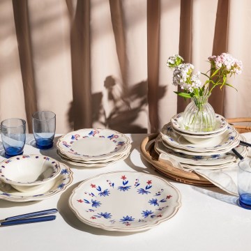 Spisestel 24 dele hvid/blå/rød/porcelæn