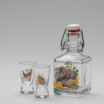 Sæt 1x glasflaske og 2x shotglas transparent med vildsvinemotiv