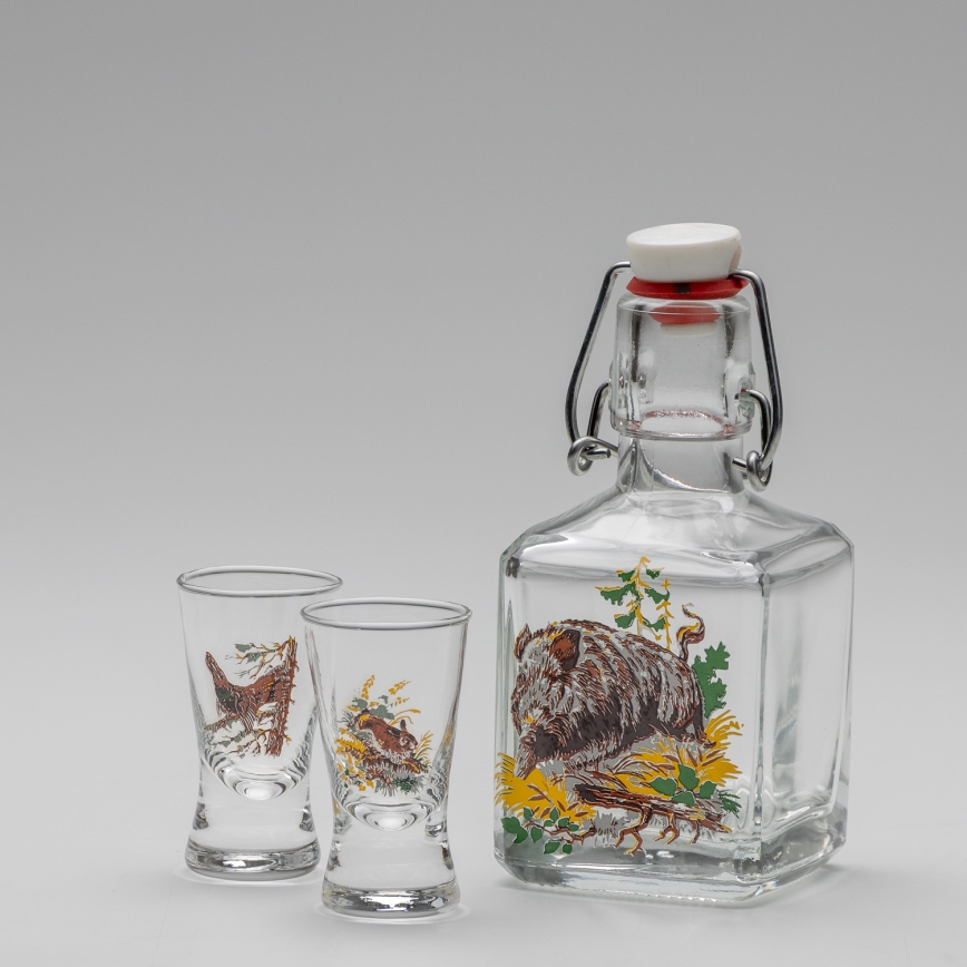 Sæt 1x glasflaske og 2x shotglas transparent med vildsvinemotiv
