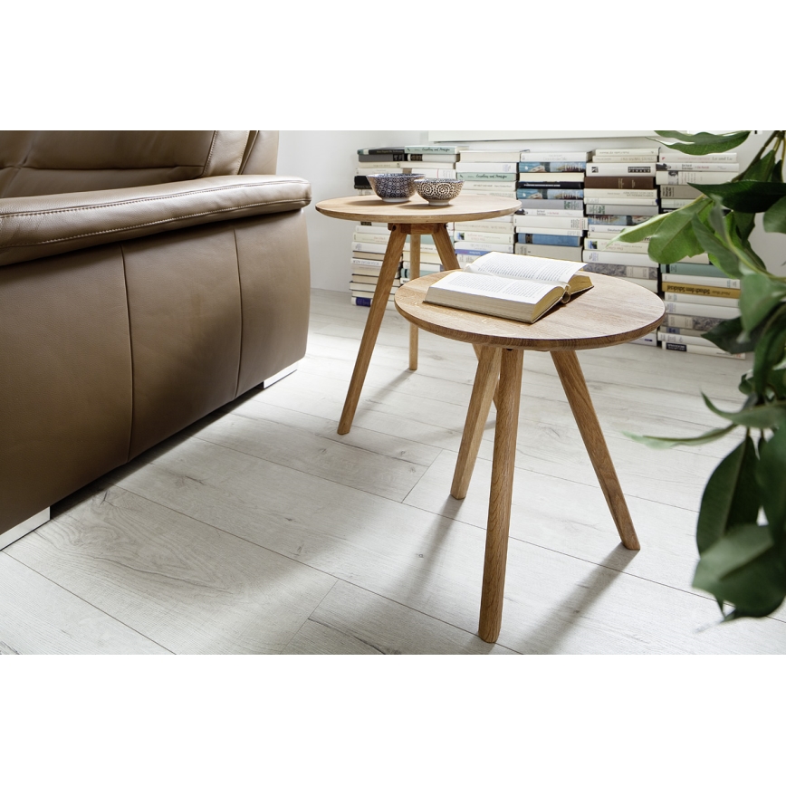 Sæt med 2 VEYLOR sofaborde i egetræ