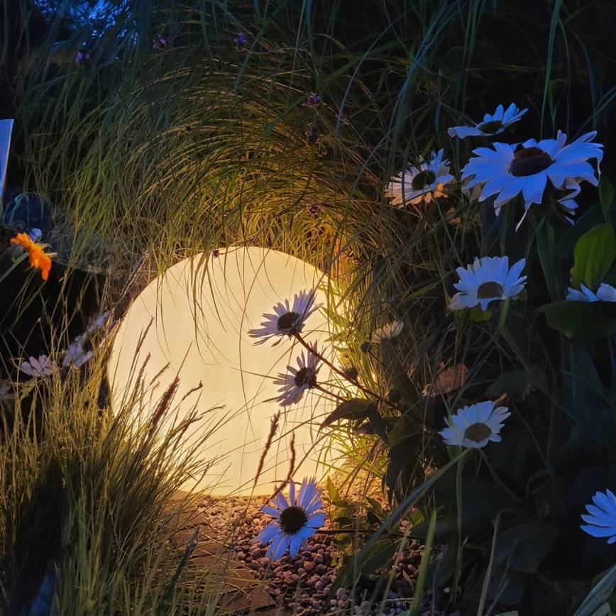 Udendørs LED lampe m. RGB-farver dæmpbar lampe GLOBO 1xE27/8,5W/230V diameter 30 cm IP44 + fjernbetjening