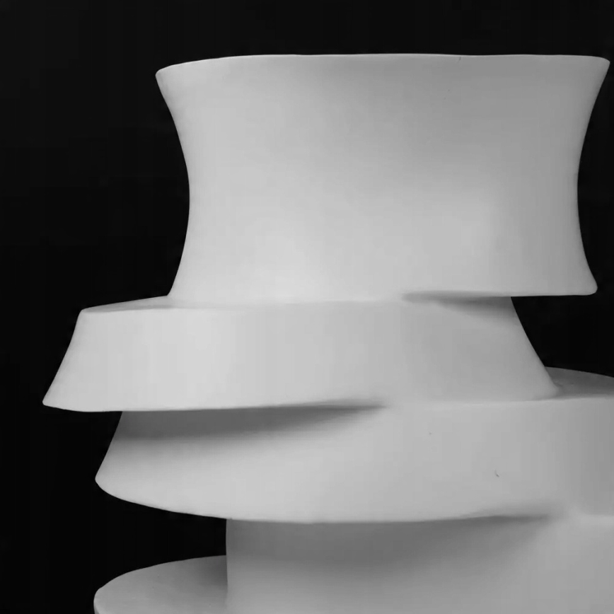 Vase 38 x 33 x 36 cm, hvid harpiks