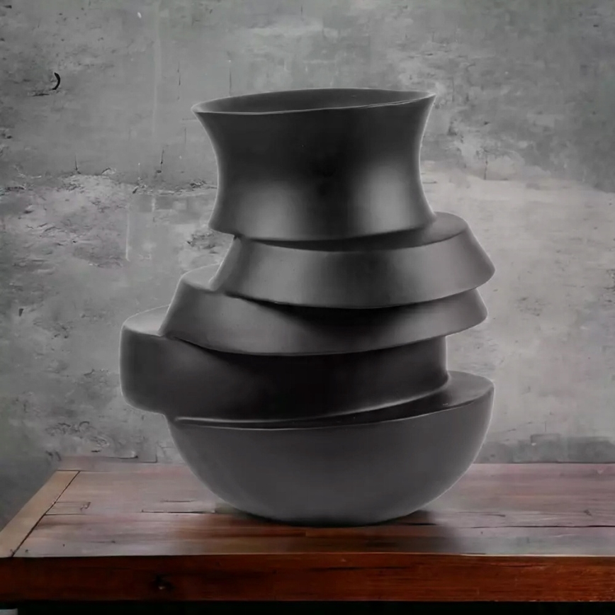 Vase 38x33x36 cm harpiks/mat sort