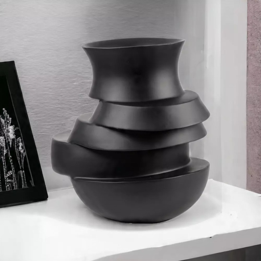 Vase 38x33x36 cm harpiks/mat sort