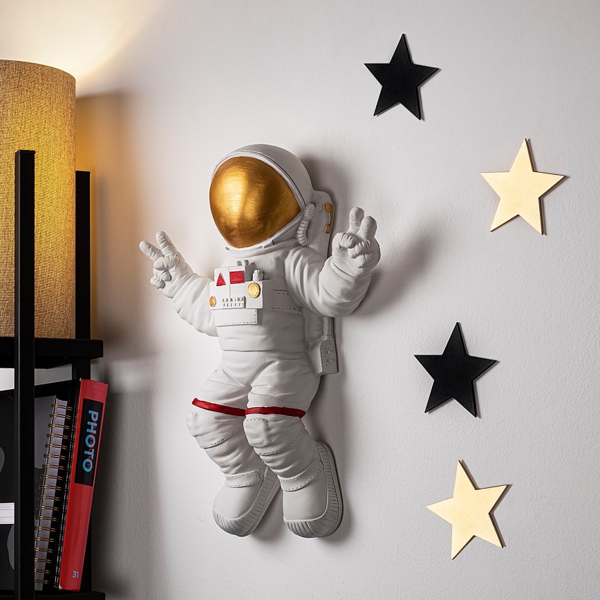 Vægdekoration 47x35 cm astronaut guldfarvet
