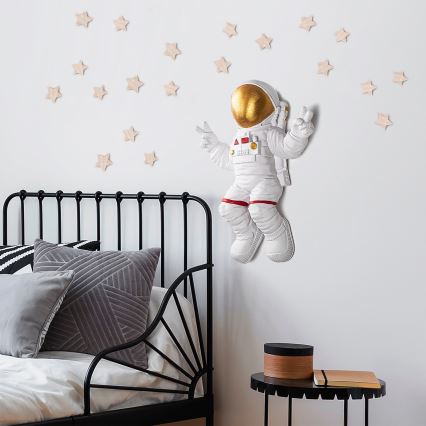 Vægdekoration 47x35 cm astronaut guldfarvet