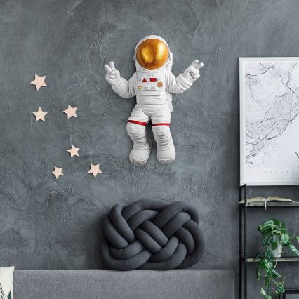 Vægdekoration 47x35 cm astronaut guldfarvet