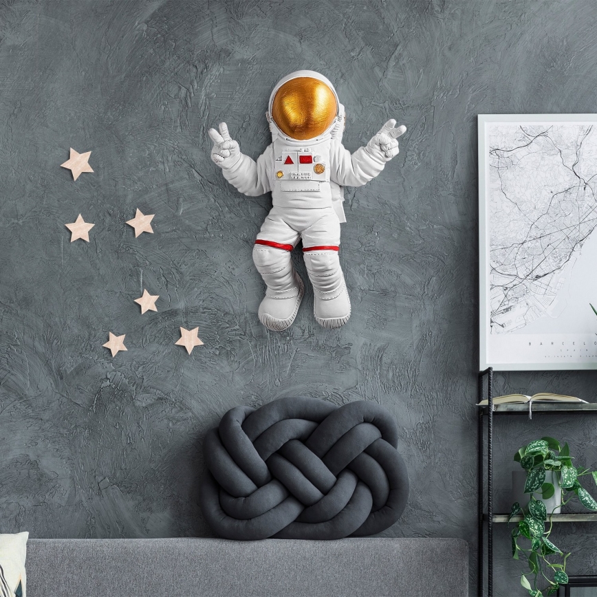 Vægdekoration 47x35 cm astronaut guldfarvet